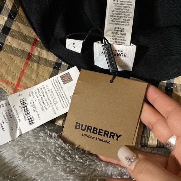 Burberry bucket hat - Picture 2 of 2